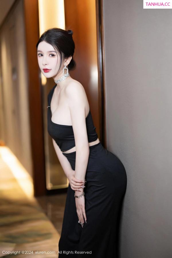李丽莎  [XiuRen]高清写真图 2024.03.13 No.8222 李丽莎 美腿黑丝第5张图片